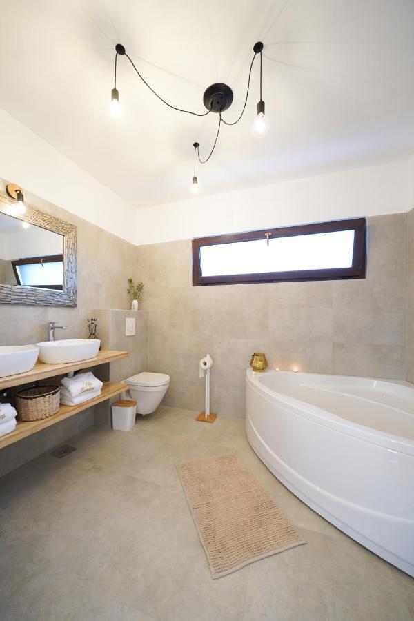 Villa Suncica With Heated Pool, Jacuzzi And Bikes Near Zadar Sukošan Eksteriør bilde